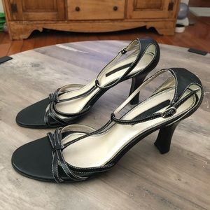 Pretty 3 1/2” heeled sandals with ankle strap. Hillard & HansonTealight Size 9.
